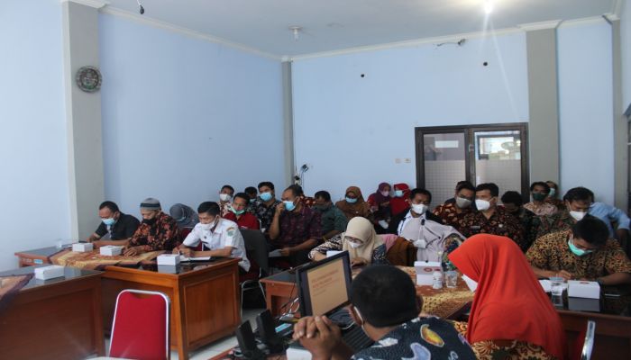 RAPAT PEMBAHASAN PELAYANAN ADMINDUK KIOS PELANDUK MELALUI WA TICKET 02