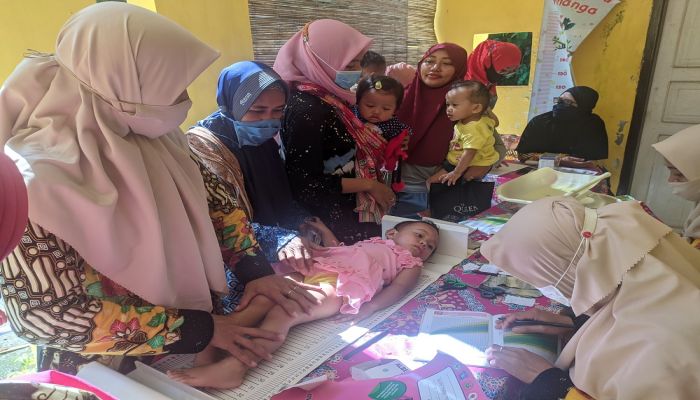 KEGIATAN POSYANDU BALITA DI DUSUN JOMBRET